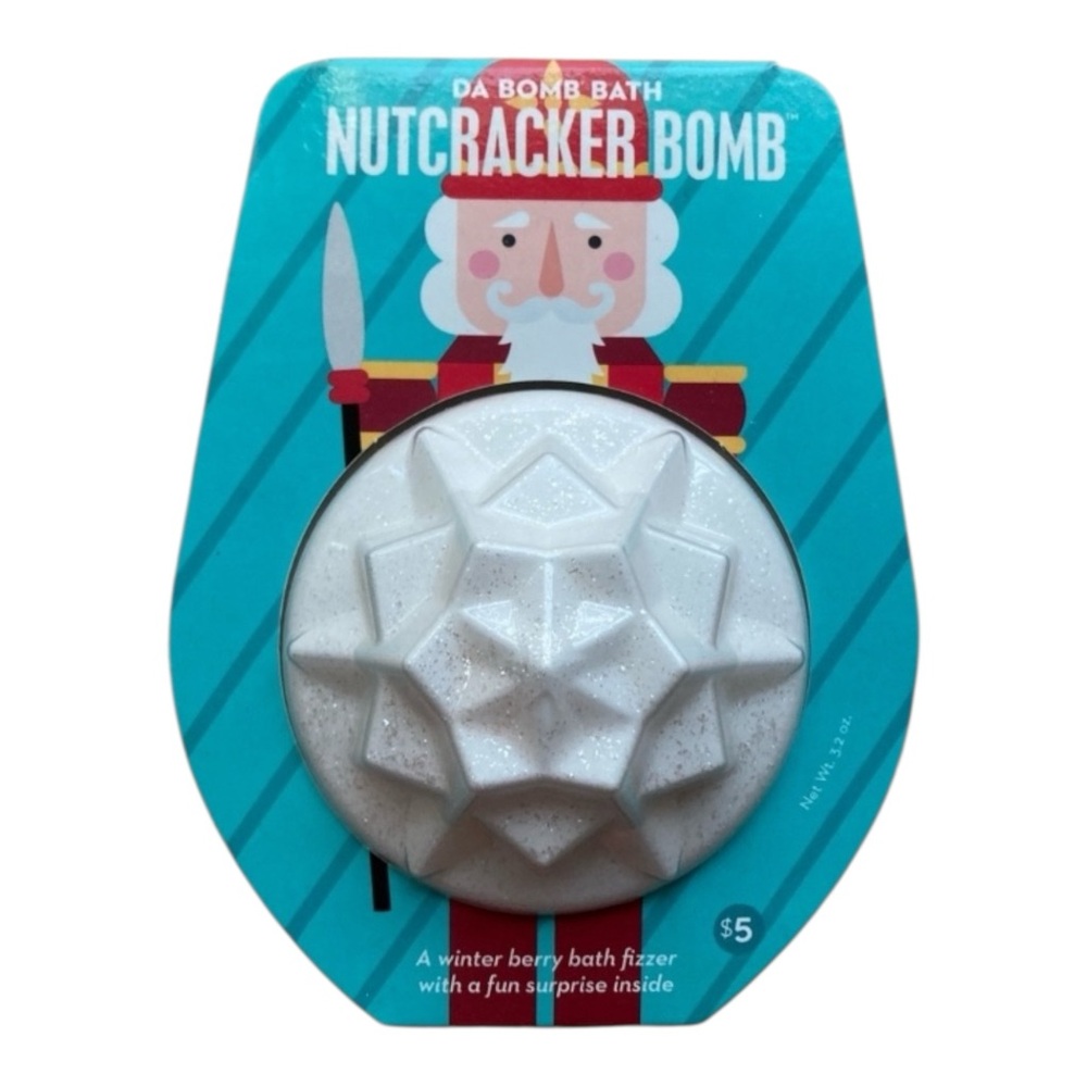 Da Bomb Nutcracker Bath Bomb Winter Berry Scented Fizzer 3.2 oz Holiday gift NEW